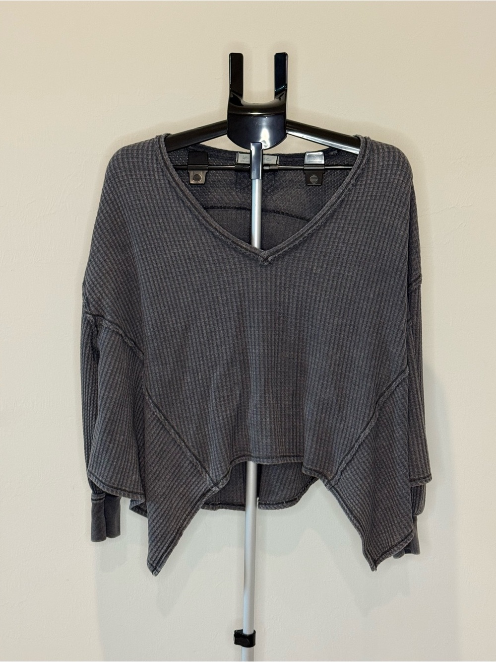 Free People We The Free Charcoal Gray Waffle Knit Oversized V-Neck Top XS - Picture 2 of 9